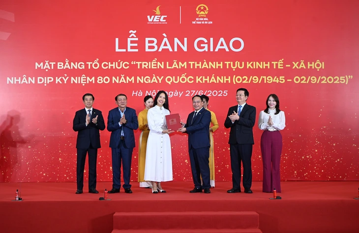 Trung tâm Triển lãm Việt Nam quy mô bậc nhất Đông Nam Á chính thức được bàn giao - Ảnh 2. Trung tâm Triển lãm Việt Nam được bàn giao phục vụ kỷ niệm 80 năm Quốc khánh - Ảnh 2.