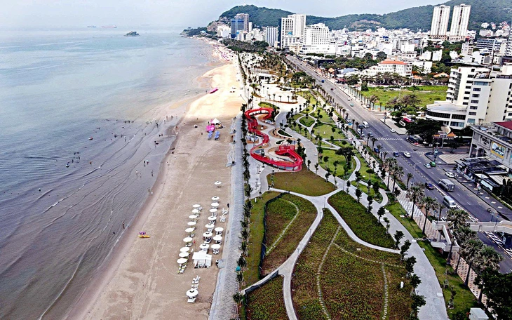 ‘1 kèm 1’ ở trung tâm hành chính công xã Long Hải, TP.HCM - Ảnh 3.