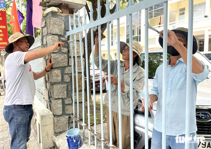 Các phường mới ở Nha Trang bắt đầu gắn bảng tên trụ sở mới - Ảnh 4. Các phường mới ở Nha Trang bắt đầu gắn bảng tên trụ sở mới - Ảnh 4.