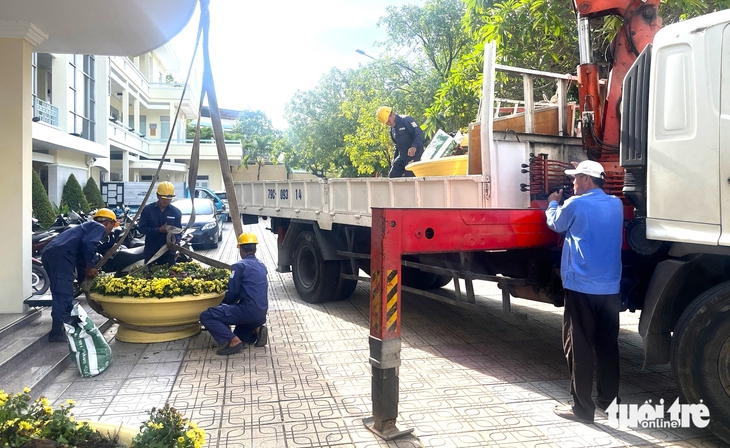 Các phường mới ở Nha Trang bắt đầu gắn bảng tên trụ sở mới - Ảnh 5. Nha Trang - Ảnh 5.