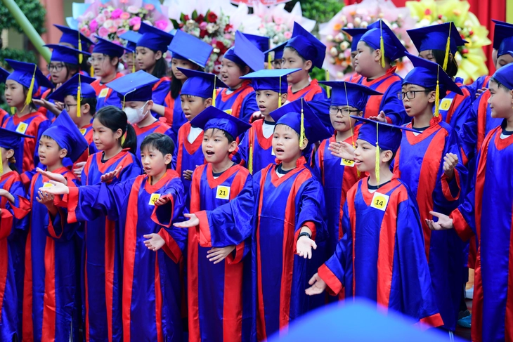 Miễn, hỗ trợ học phí: Không để ai bị bỏ lại phía sau - Ảnh 2. học phí - Ảnh 2.