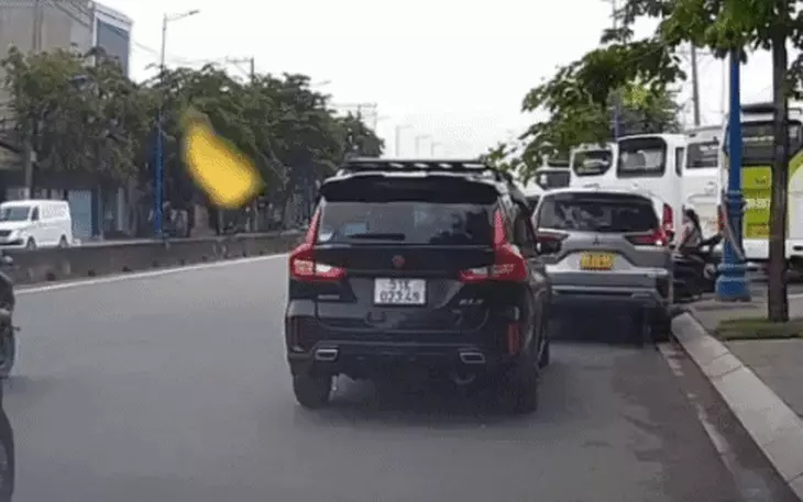 Khởi tố tài xế xe Lexus mở cửa xe gây tai nạn, khiến bé 5 tuổi tử vong - Ảnh 3.