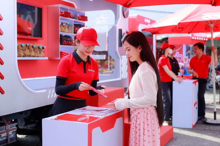 Chuyến xe công nghệ mang 5G đến tận tay người dân miền Tây - Ảnh 2.