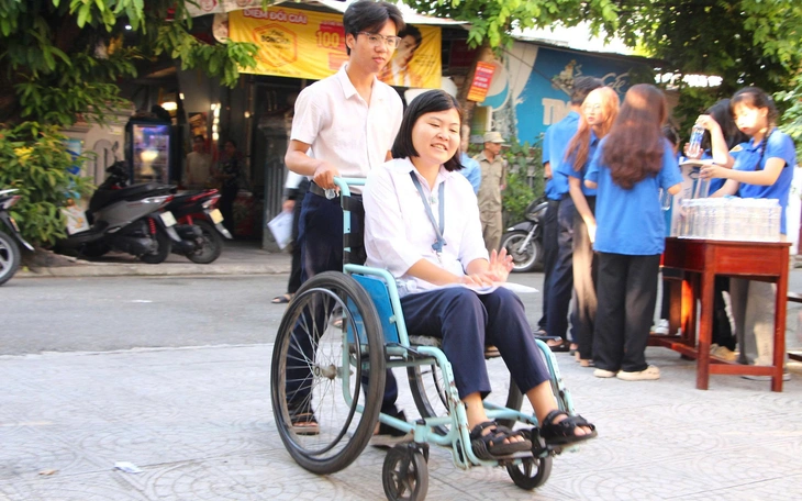 Kết thúc buổi thi cuối cùng, thí sinh tạm biệt mùa thi đầy cảm xúc - Ảnh 9.