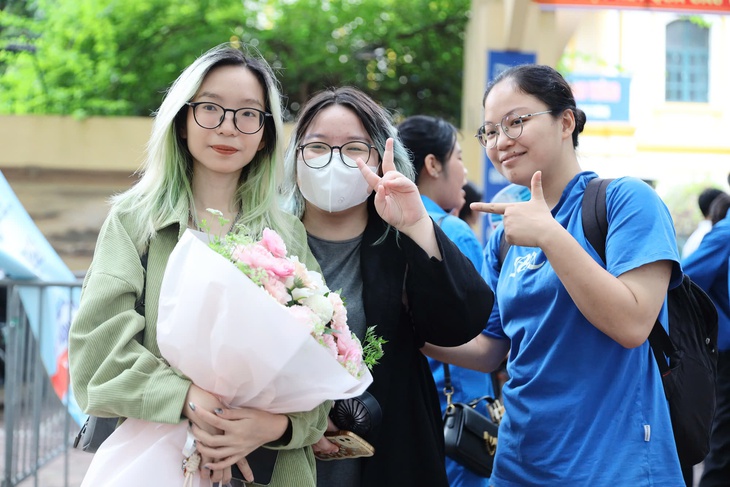 Thí sinh thở phào sau giờ thi môn tự chọn, tổ hợp môn - Ảnh 6. môn tự chọn - Ảnh 6.