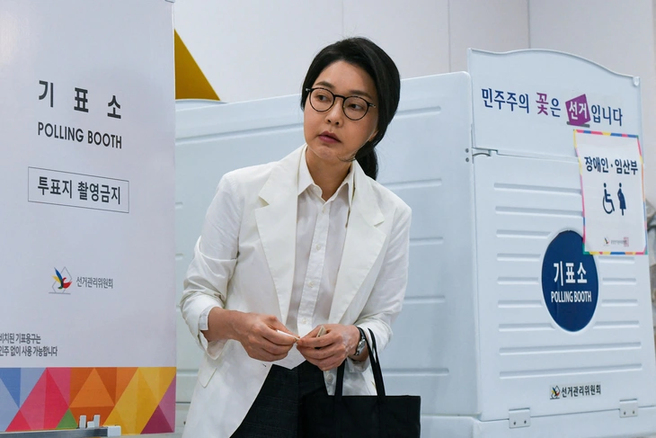 Cựu đệ nhất Hàn Quốc Kim Keon Hee rời viện sau điều trị trầm cảm và bệnh mãn tính - Ảnh 1. Hàn Quốc - Ảnh 2.