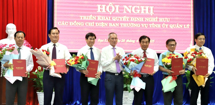 557 cán bộ, công chức Bạc Liêu nghỉ hưu, nghỉ thôi việc trước ngày hợp nhất tỉnh - Ảnh 1.