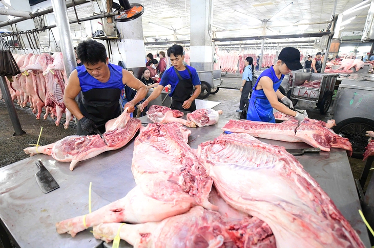 Vì sao thịt heo 'bẩn' vẫn lọt ra thị trường? - Ảnh 1. thịt heo - Ảnh 1.