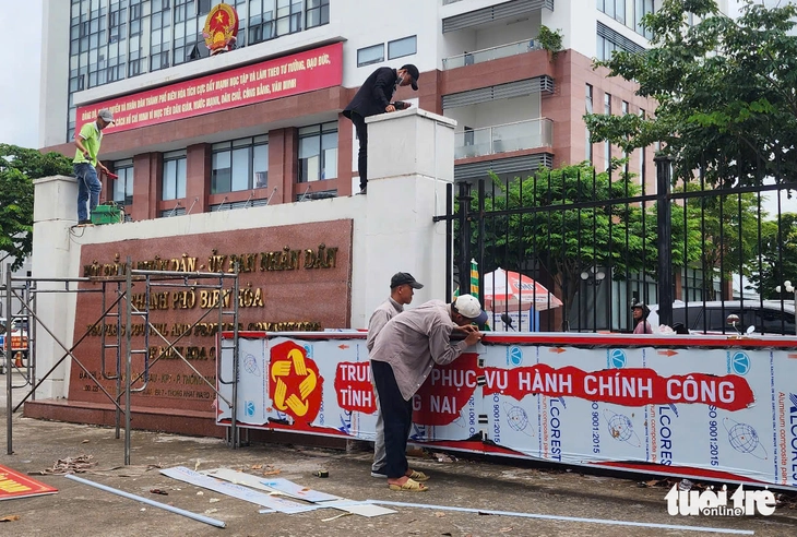 Phường Biên Hòa, Bửu Hòa, Trấn Biên… ở Đồng Nai gấp rút gắn bảng tên mới - Ảnh 3.