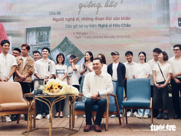 Cuốn sách mọn dâng lên má Ba bởi chuyện đời tôi bắt đầu từ Thanh Nga cô nương - Ảnh 4. Hữu Châu - Ảnh 4.