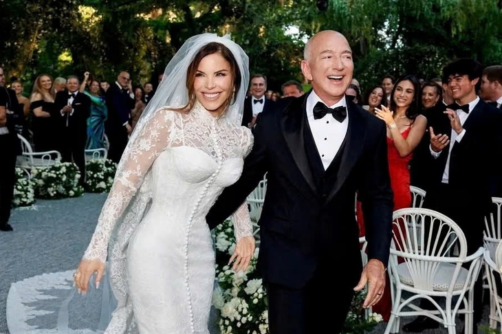 Jeff Bezos - Ảnh 1.