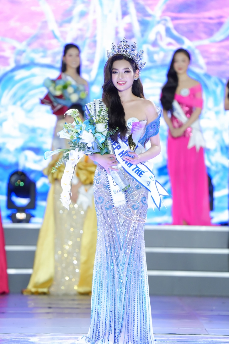 Ngắm nhan sắc Nguyễn Hoài Phương Anh từ khi là sinh viên đến Hoa hậu biển Việt Nam Toàn cầu 2025 - Ảnh 18. Chân dung đời thường Hoa hậu biển Việt Nam Nguyễn Hoài Phương Anh - Ảnh 20.