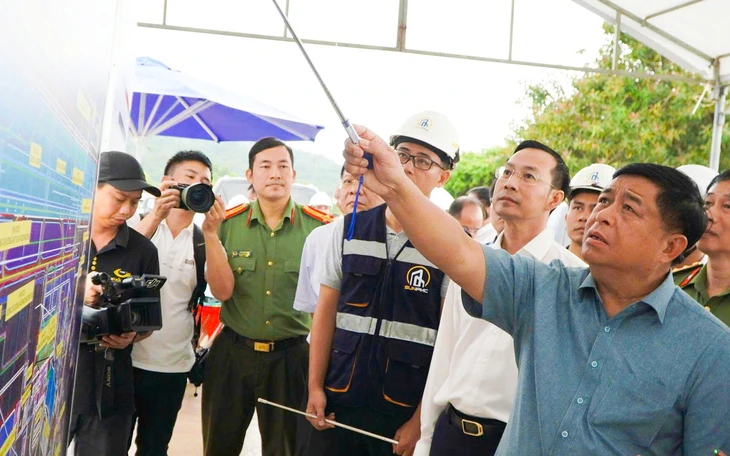 Tất bật ‘đại công trường’ phục vụ APEC 2027 ở Phú Quốc - Ảnh 7.