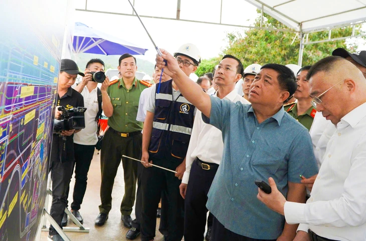Cần nghiên cứu chính sách mời gọi nhà đầu tư làm hồ nước, xử lý nước thải, rác thải ở Phú Quốc - Ảnh 1.