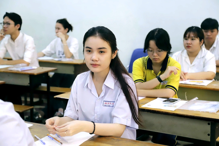 Bạn đọc tranh luận về độ khó đề thi tốt nghiệp THPT môn tiếng Anh - Ảnh 1.