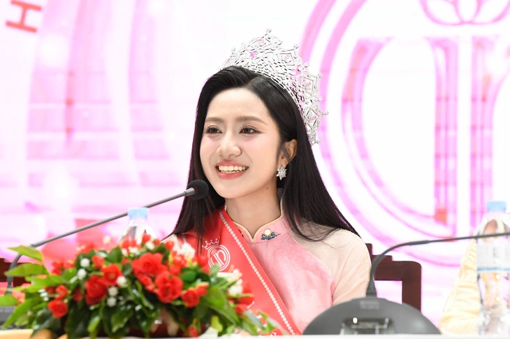 Tân hoa hậu Hà Trúc Linh: Vùng trời quê hương nào cũng là bầu trời Tổ quốc - Ảnh 4. Hà Trúc Linh - Ảnh 2.