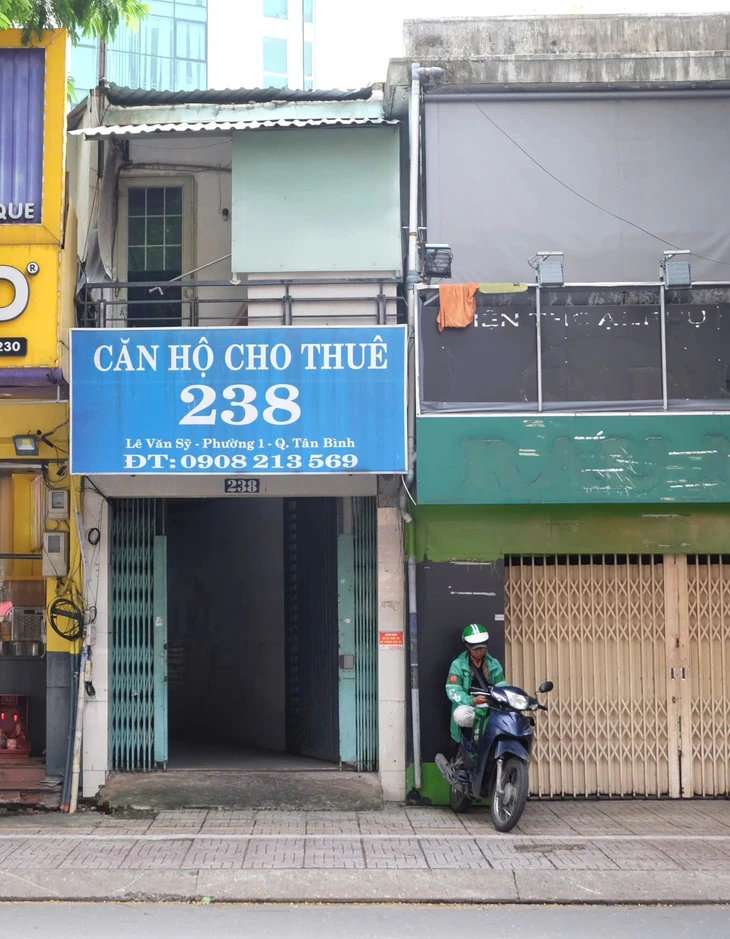 18 ‘chung cư mini’ vi phạm xây dựng xử lý chưa xong, Tân Bình bàn giao cho các phường sau sáp nhập - Ảnh 1.