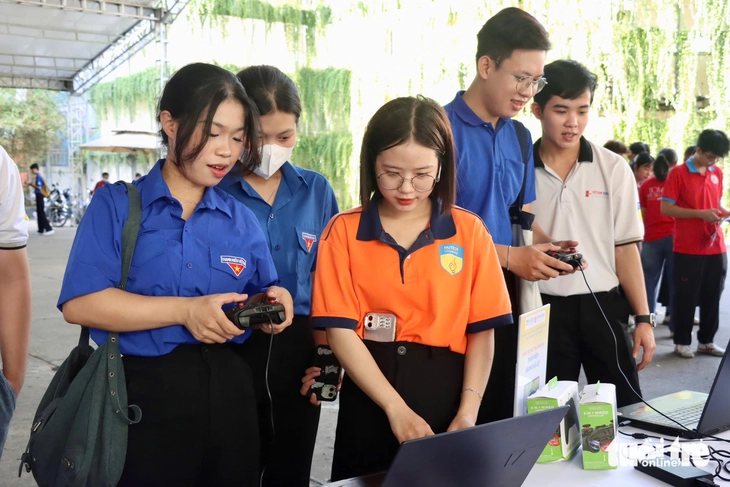 Sẵn sàng tình nguyện với "vùng trời quê hương nào cũng là bầu trời tổ quốc" - Ảnh 8. mùa hè xanh - Ảnh 6.