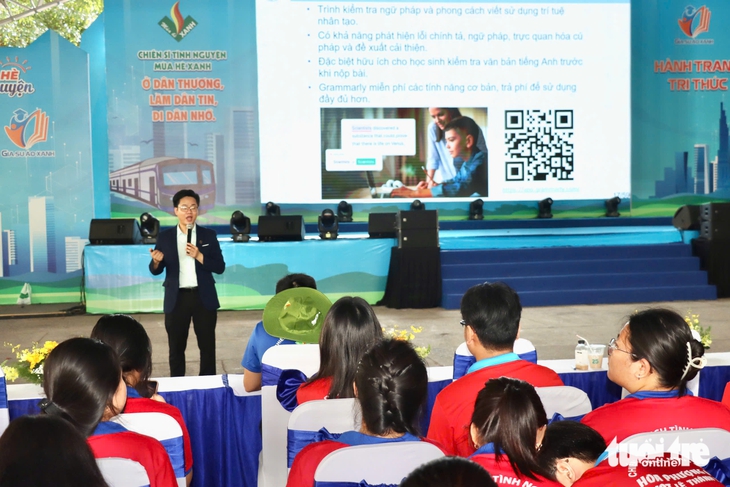 Sẵn sàng tình nguyện với "vùng trời quê hương nào cũng là bầu trời tổ quốc" - Ảnh 10. Chiến dịch tình nguyện Mùa hè xanh TP.HCM chính thức xuất quân - Ảnh 8.