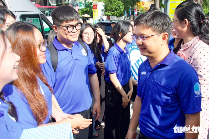 Sẵn sàng tình nguyện với "vùng trời quê hương nào cũng là bầu trời tổ quốc" - Ảnh 12. mùa hè xanh - Ảnh 9.