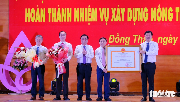Đồng Tháp hoàn thành tỉnh nông thôn mới trước ngày công bố sáp nhập với Tiền Giang Đồng Tháp hoàn thành tỉnh nông thôn mới trước ngày công bố sáp nhập với Tiền Giang