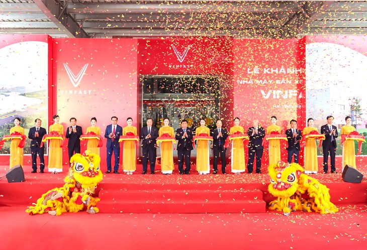 VinFast khánh thành nhà máy sản xuất ô tô điện tại Hà Tĩnh sau 7 tháng khởi công - Ảnh 1.