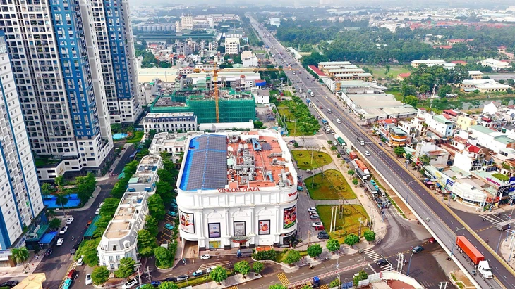 Sáp nhập sẽ tạo làn sóng giãn dân từ trung tâm TP.HCM? - Ảnh 1.