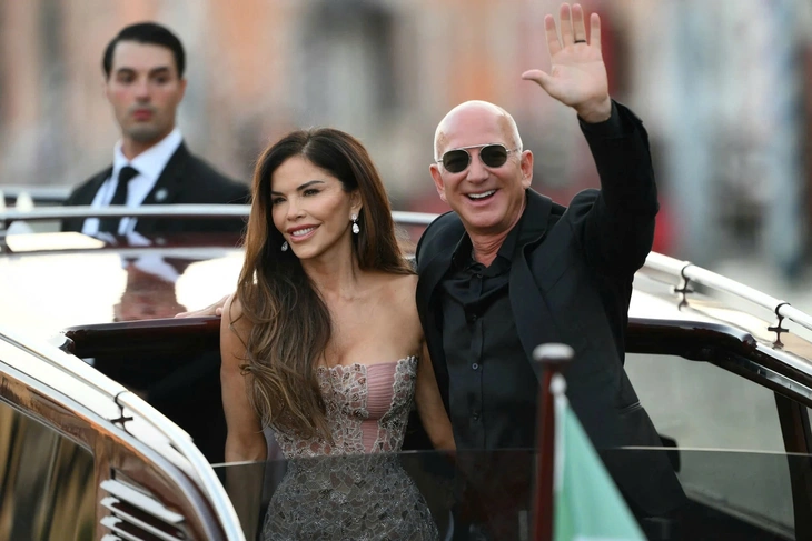 Đám cưới tỉ phú Jeff Bezos khép lại bởi tiệc ngủ hoành tráng bất chấp biểu tình căng thẳng - Ảnh 6. Jeff Bezos - Ảnh 5.