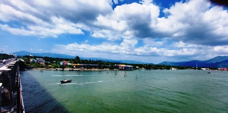 Cam Lâm - Ảnh 1.