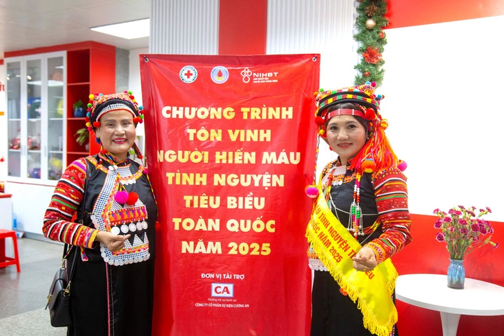 Người phụ nữ vùng cao: Từ gieo chữ đến gieo hy vọng bằng giọt máu hồng - Ảnh 1. hiến máu - Ảnh 1.