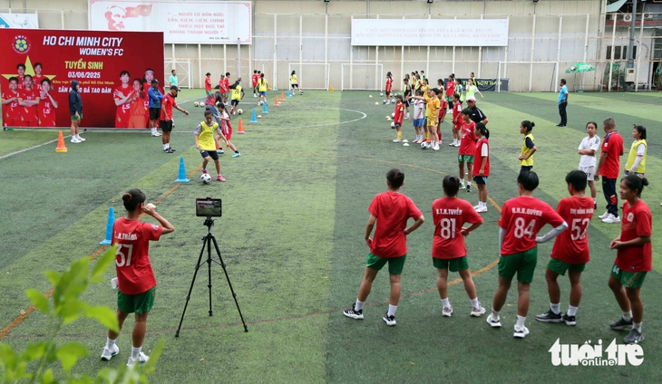 CLB bóng đá nữ TP.HCM đi tìm Huỳnh Như mới - Ảnh 1.