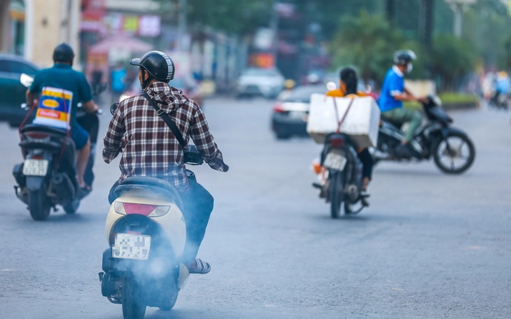 Thời gian kiểm định khí thải khác nhau, xe máy các tỉnh đến TP.HCM phải 'bỏ xe đi bộ hay sao?' - Ảnh 2.