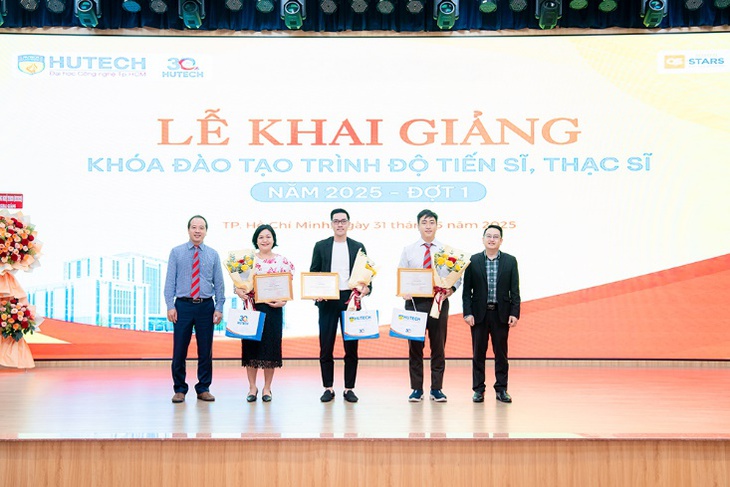 HUTECH khai giảng cho tân học viên cao học và nghiên cứu sinh - Ảnh 2.