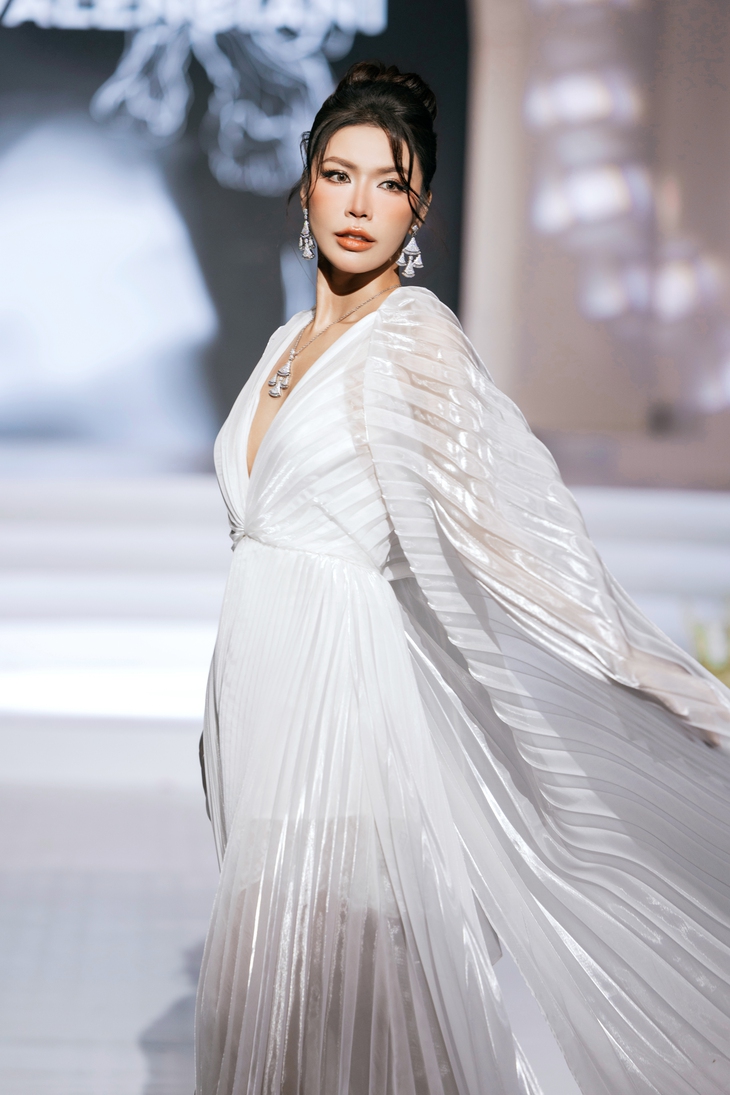 'Hẹn em' cùng Adrian Anh Tuấn - Ảnh 2. Adrian Anh Tuấn - Ảnh 2.