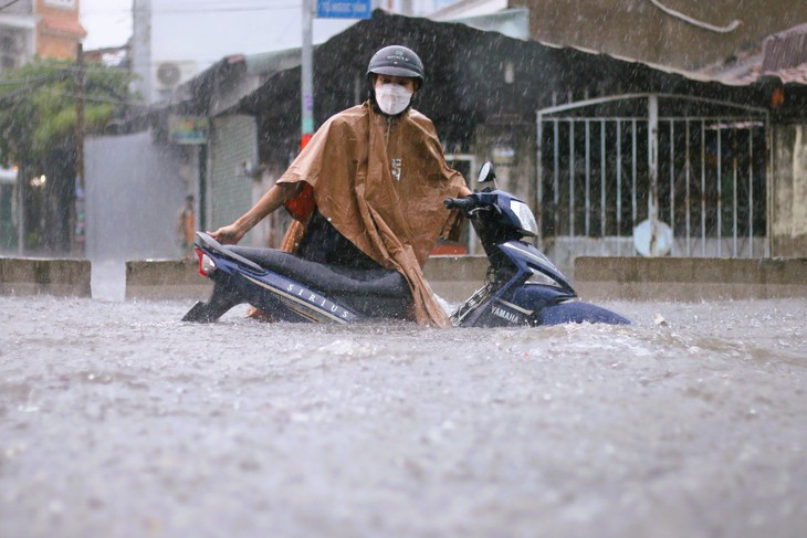 mưa to - Ảnh 1.