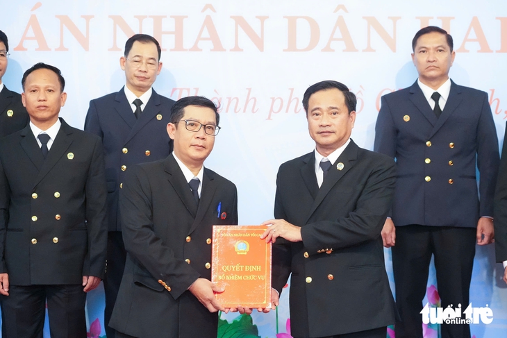 Bổ nhiệm 19 chánh án và 96 phó chánh án tòa án khu vực tại TP.HCM - Ảnh 2. Bổ nhiệm 19 chánh án và 96 phó chánh án tòa án khu vực tại TP.HCM - Ảnh 2.