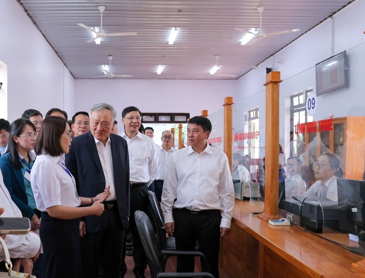 chính quyền xã - Ảnh 2.