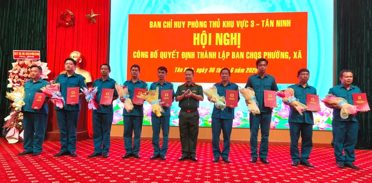Tây Ninh công bố chánh án 12 tòa án khu vực, thành lập ban chỉ huy quân sự 96 xã, phường - Ảnh 2.