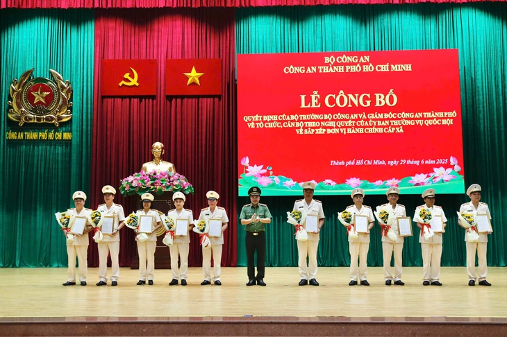 Địa chỉ 167 công an cấp xã, 1 đặc khu và 10 đồn công an thuộc Công an TP.HCM mới - Ảnh 1.