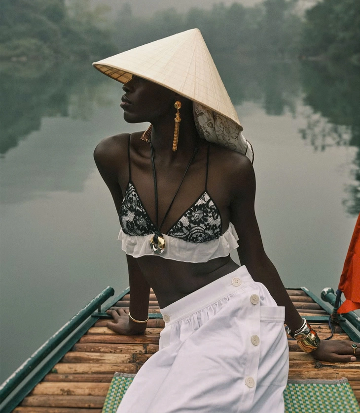 Khung cảnh hoang sơ của Ninh Bình xuất hiện đầy mê hoặc qua ống kính Harper’s Bazaar của Mỹ - Ảnh 4. Ninh Bình - Ảnh 4.
