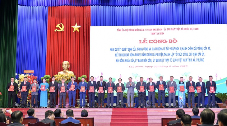 bí thư - Ảnh 2.
