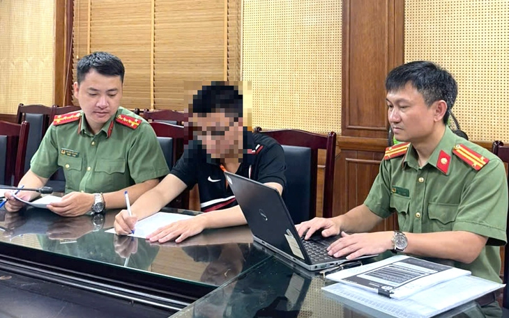 Chấm dứt hợp đồng thầy giáo làm lộ đề thi học kỳ ở Thanh Hóa - Ảnh 2.