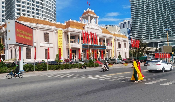 Dân làm giấy tờ không phải nộp lại hồ sơ đã nộp trước khi sắp xếp bộ máy Khánh Hòa - Ảnh 1.