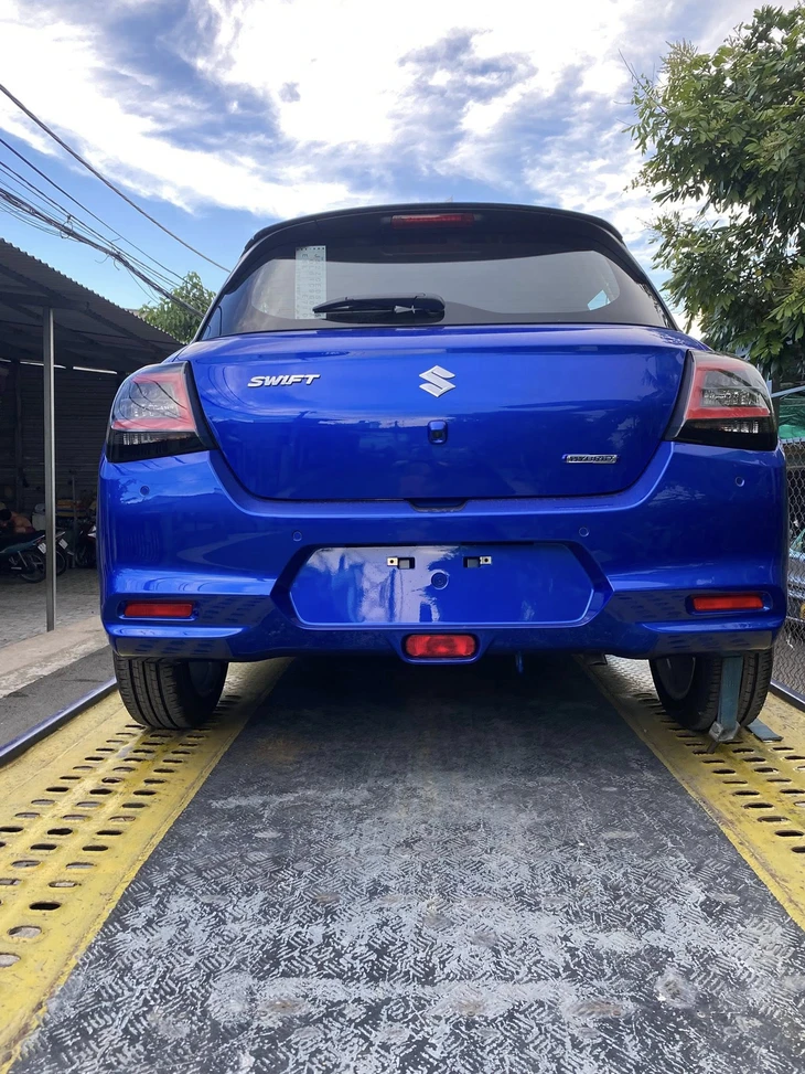 Suzuki Swift 2025 lộ diện ở Việt Nam, giá dự kiến từ 569 triệu đồng Suzuki Swift - Ảnh 3.
