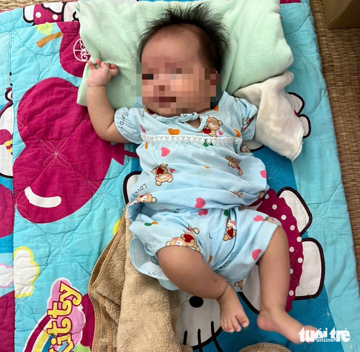 Bé gái cân nặng gần 3kg bị bỏ rơi tại Bệnh viện Phụ sản Tiền Giang - Ảnh 3.