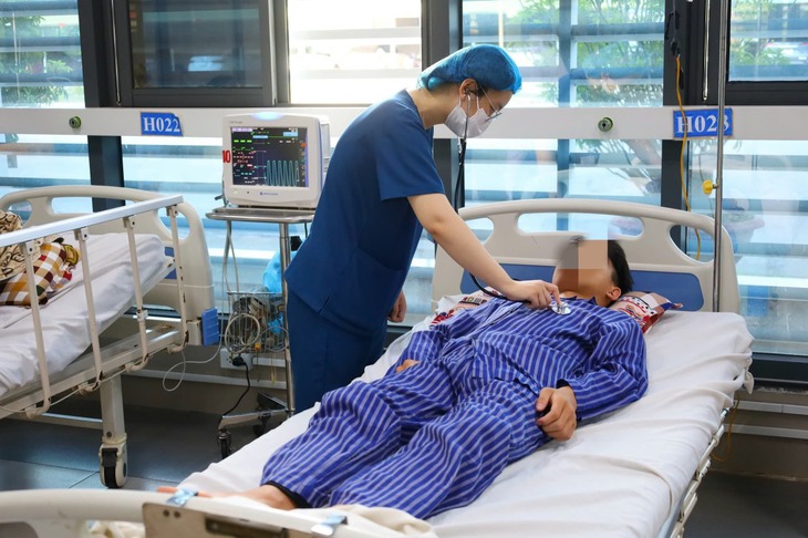 Cứu sống 4 người bị ngộ độc do ăn nấm rừng màu hồng nhạt - Ảnh 1. nấm độc - Ảnh 1.