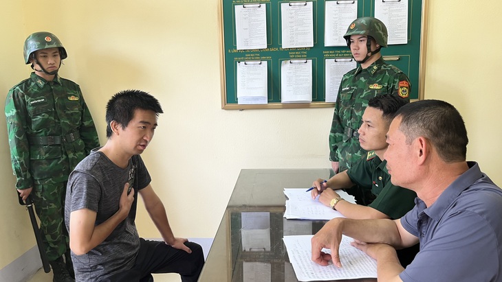Bắt người Trung Quốc du lịch Việt Nam bằng... tiền giả - Ảnh 2.