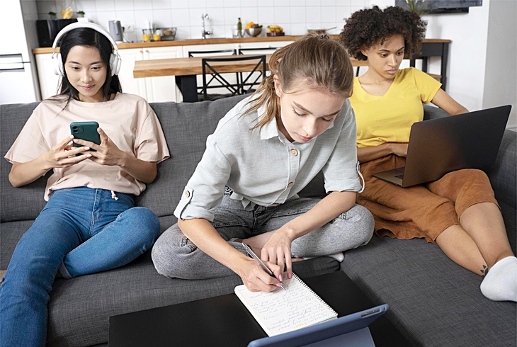 Sẵn sàng giảm lương để làm việc từ xa - Ảnh 1. gen z - Ảnh 1.