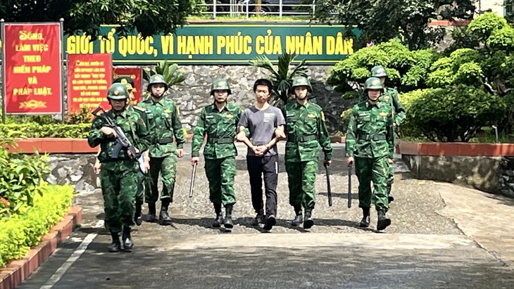 Bắt người Trung Quốc du lịch Việt Nam bằng... tiền giả - Ảnh 3.