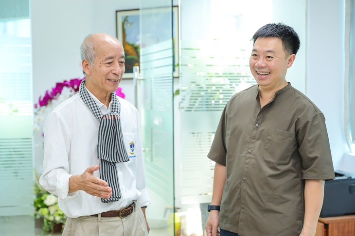 - Ảnh 3. Chuyến thăm đặc biệt của thầy trò Trường đại học Nguyễn Tất Thành đến văn phòng Tuổi Trẻ tại Hà Nội - Ảnh 4.